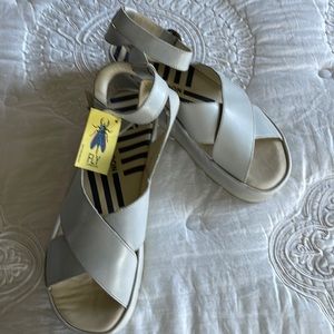 Fly London sandal. Gray platform. Size 41.